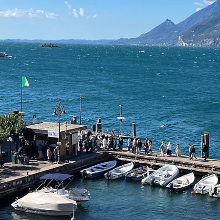 Charmante Apartament Lake Front Malcesine Exterior photo
