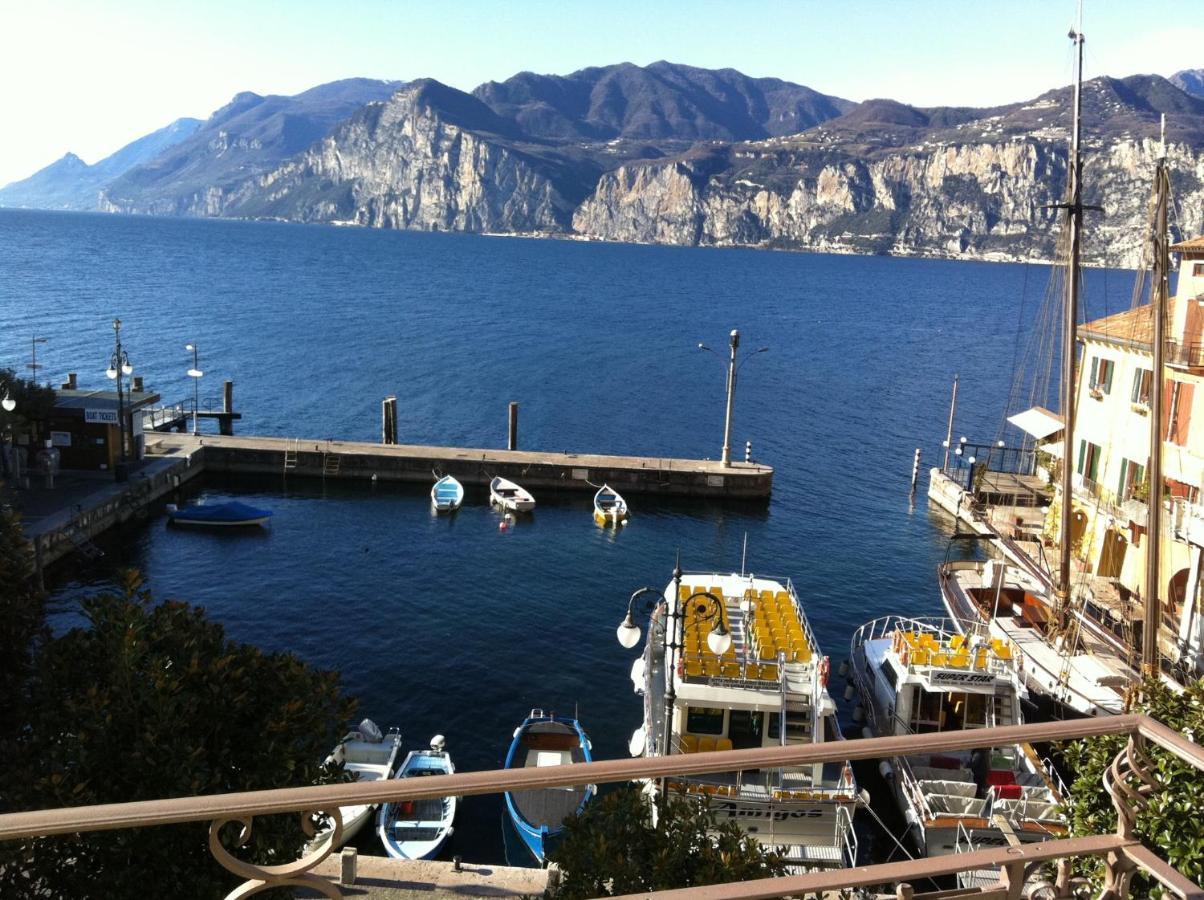 Charmante Apartament Lake Front Malcesine Exterior photo