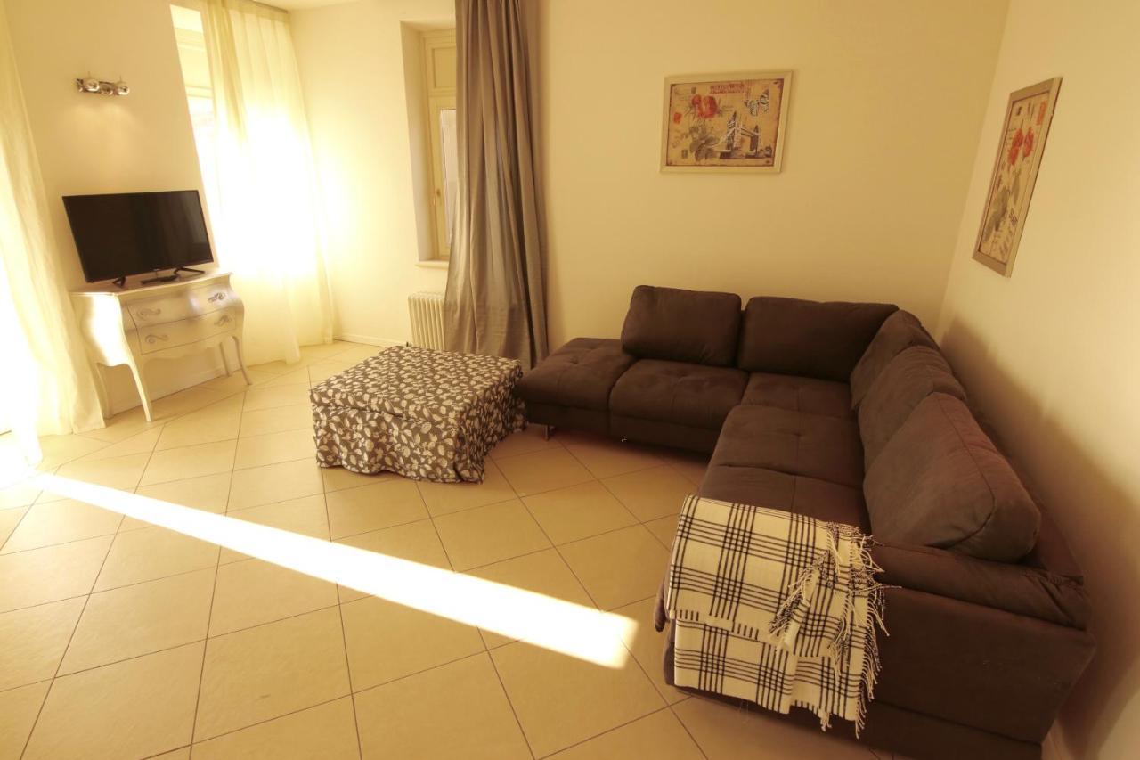 Charmante Apartament Lake Front Malcesine Exterior photo