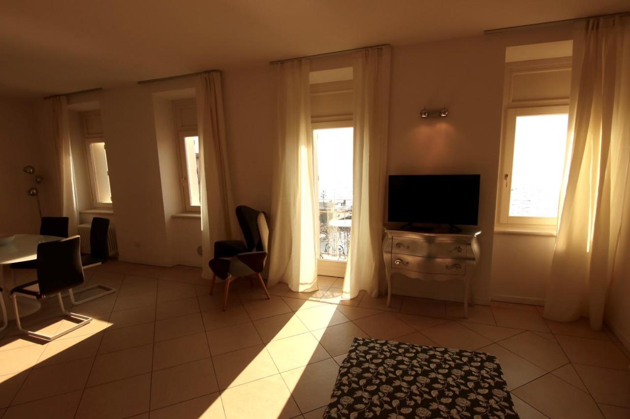 Charmante Apartament Lake Front Malcesine Exterior photo