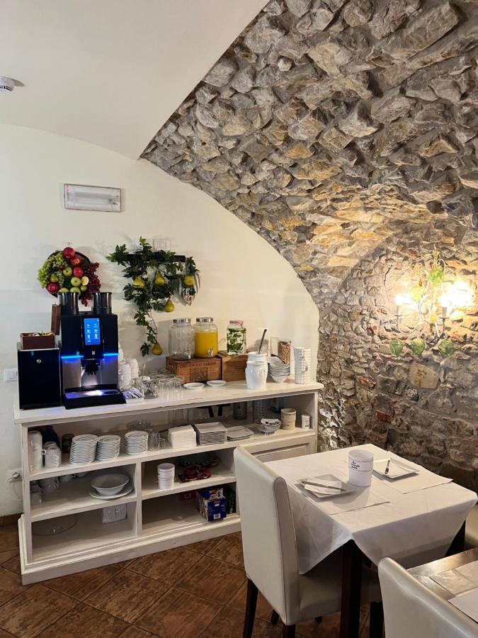 Charmante Apartament Lake Front Malcesine Exterior photo
